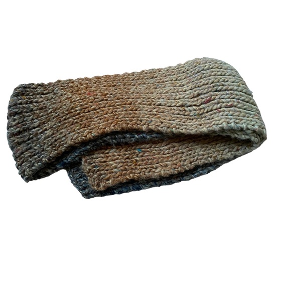 🧶🧶 BEAUTIFUL HAND KNIT SAND AND SURF SCARF. COZY AND COMFY. MAKES A GREAT GIFT - Picture 3 of 3